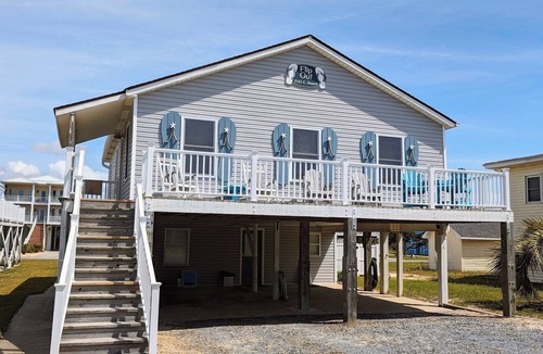 Long Beach House | 2nd Row, 6BR, 3BA, Huge Heated Pool, separate Cottage, Dog-Friendly