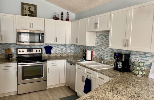 Emerald Isle House | 2ND ROW. See/Hear The Ocean. 10% OFF WEEK STAY 8/16-9/6. Dogs stay free