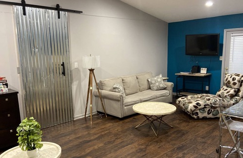 East Forest House | 3/2 Pet friendly | Weekly and Monthly stays