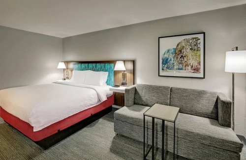 Polk Village Hotel | 3.5 Miles to Marine Corps Air Station | Room for Two | Pet-Friendly Stay