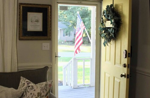 Thomasville House | 3 bed 3 bath home Fenced in yard King bed