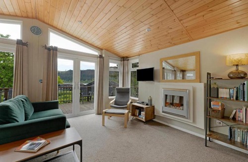Bassenthwaite Cabin | 3 Bed in Bassenthwaite oc-lr201