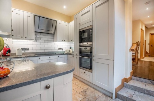 Wing Cottage | 3 Bed in Brampton (oc-g34639)