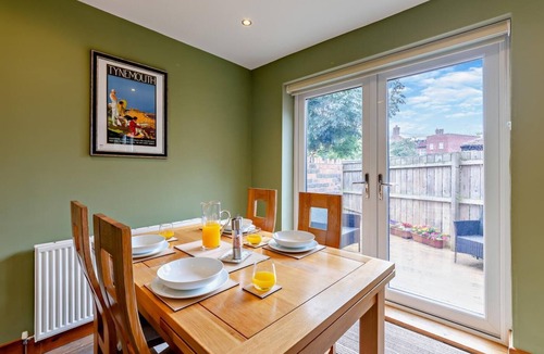 Tynemouth Cottage | 3 Bed in North Shields (oc-b29939)