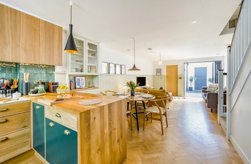 Ramsgate Cottage | 3 Bed in Ramsgate (oc-m42444)