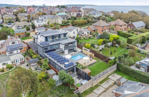 Shanklin Cottage | 3 Bed in Shanklin (oc-h33403)