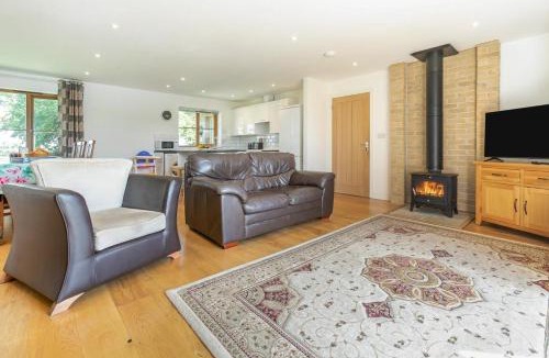 Black Torrington Cabin | 3 Bed in Shebbear oc-l32582