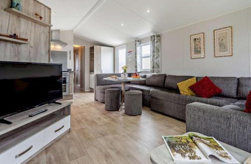 Rookley Cabin | 3 Bed in Ventnor oc-94278