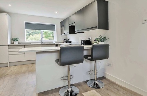 Handsworth House | 3 Bed Refurbished, Modern House, WiFi, Patio area