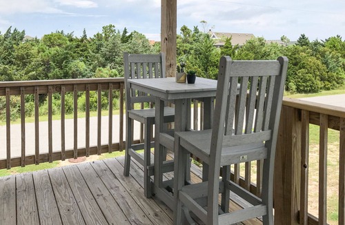Waves Apartment | 3-bedroom, 2-bathroom apartment. Walk to beach and access to REAL Watersports