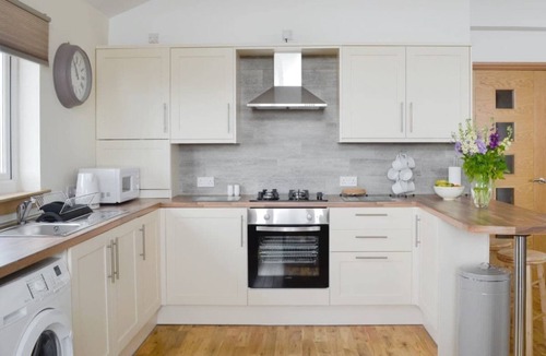 Fintry Cabin | 3 bedroom 2 bathroom Clyde lodge with hottub and excellent views