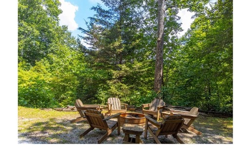 Otto House | 3-bedroom 2-bathroom house in peaceful Otto NC with AC
