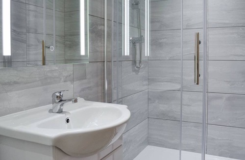 Fintry Cabin | 3 bedroom 2 bathroom Spey lodge with hottub and excellent views