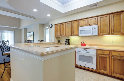 Palmetto Dunes Villa | 3 Bedroom/3 Bathroom Bright Villa in a Gated Complex - Harbour and Pool Views
