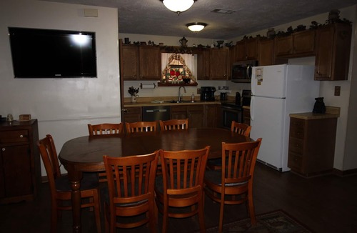 Qualla Cabin | 3-bedroom 3-bath cabin just 6 minutes drive to Harrahs Cherokee Casino