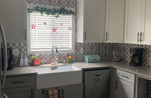 Pembroke House | 3-bedroom 3 bathroom house with full kitchen in charming Pembroke with AC, WiFi.