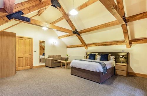 Mansfield Cabin | 3 bedroom accommodation in Edwinstowe