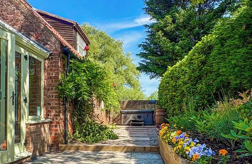 Storwood Cottage | 3 bedroom accommodation in Bielby, near York
