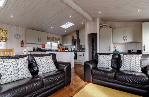 Willington Cottage | 3 bedroom accommodation in Mercia Marina, Willington