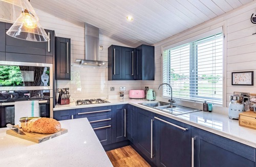 Willington Cottage | 3 bedroom accommodation in Mercia Marina, Willington