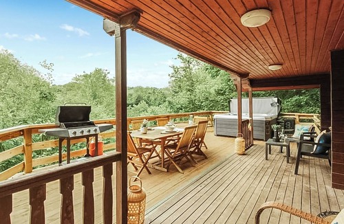 Caerwys Ski Chalet | 3 bedroom accommodation in Caerwys, Flintshire