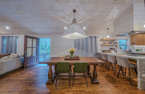 Marshall House | 3 bedroom Artisan home in charming Marshall
