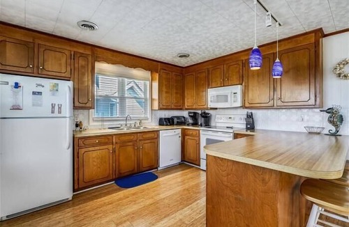 Nags Head House | 3 bedroom beach box with a hot tub and short walk to the beach!