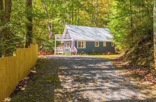 Whittier Ski Chalet | 3-bedroom chalet in marvelous Whittier with fireplace, private balcony