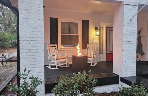 Cordova House | (3) Bedroom Charming, Cozy Little Hideaway with a Unique Feel! Sleeps 6