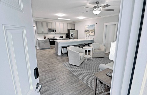 Bald Head Island Condo | 3 Bedroom Condo in Central Business District BHI- Deep Blue