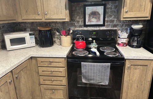 Cedar Point House | 3 bedroom getaway just 5 mins from the beach