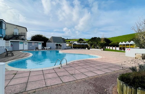 Newquay Cabin | 3 Bedroom Holiday Home in Newquay - Valley Views