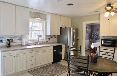 Salisbury House | 3-bedroom house in awesome Salisbury with WiFi, AC