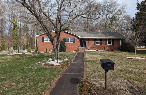 Salisbury House | 3-bedroom house in awesome Salisbury with WiFi, AC