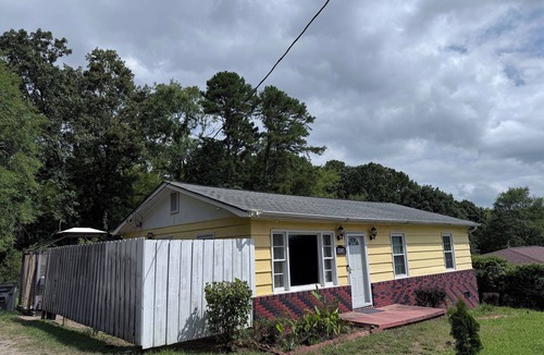 Kannapolis House | 3-bedroom house in charming Kannapolis with AC