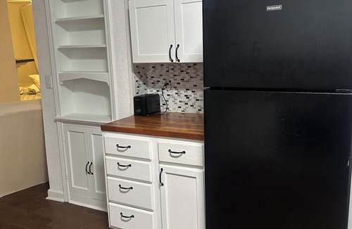 Montgomery House | 3-bedroom house in charming Southhull neighborhood, close to downtown!