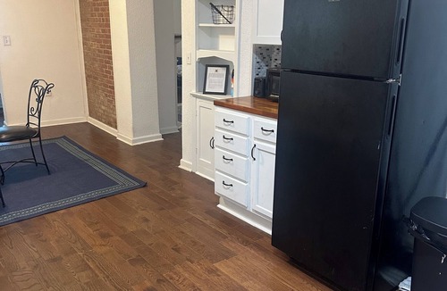 Montgomery House | 3-bedroom house in charming Southhull neighborhood, close to downtown!