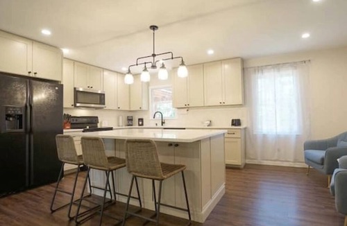 Cary House | 3-bedroom house in Cary, just minutes to downtown! with cool AC and comfort