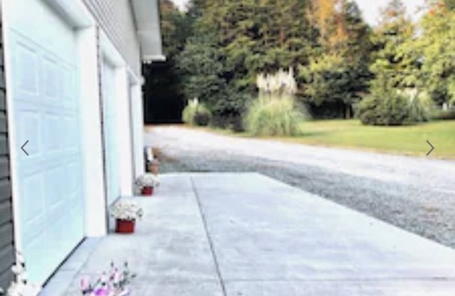 Clay House | 3-bedroom house in fantastic Greensboro with Pool, hot tub, WiFi and much more!