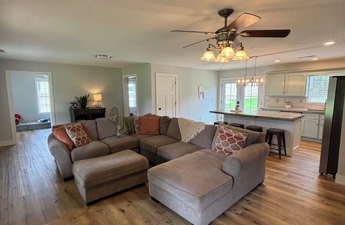 Springville House | 3-bedroom house in peaceful Springville with WiFi, AC