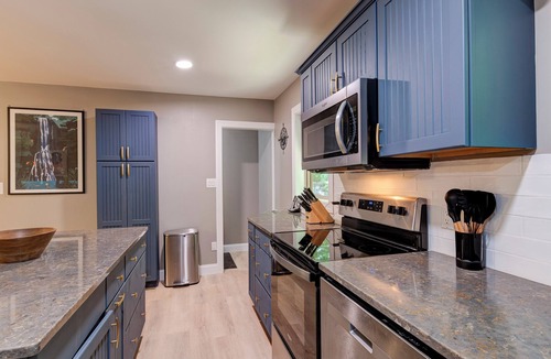 Hendersonville House | 3 Bedroom House in DuPont with Hot-tub, Sauna, and Game Room!