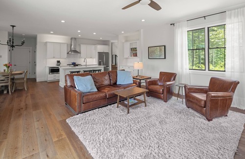 Flat Rock House | 3 bedroom private vacation home in flat rock