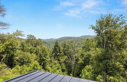 Flat Rock House | 3 bedroom private vacation home in flat rock