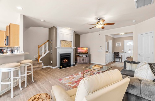 Northwest Raleigh House | 3-bedroom Raleigh Townhome near RDU, RTP, Crabtree Valley Mall and Brier Creek