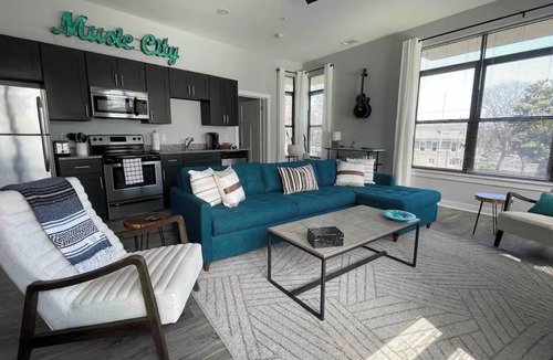Hillsboro Village Condo | 3 Beds 2BR/2BA Walk to Belmont/Vandy Parking