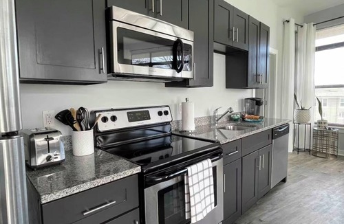 Hillsboro Village Condo | 3 Beds 2BR/2BA Walk to Belmont/Vandy Parking