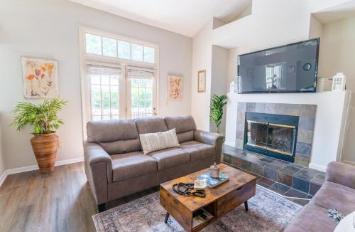 Cary House | 3 Beds, Kids Friendly Ranch,Jaccuzzi Tub,Walk to Food Lion,Restaurant, Keurig , sleep noise machine,Crib,5G