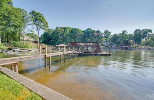 Mayhew House | 3 BR Cozy Lakefront Cottage