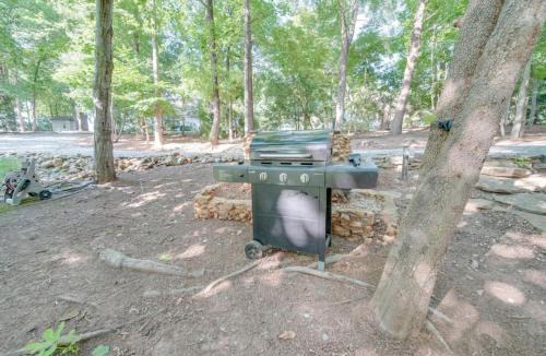 Mayhew House | 3 BR Cozy Lakefront Cottage