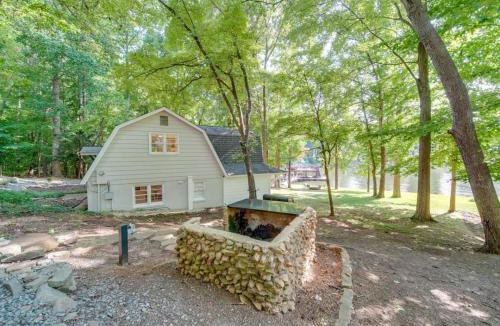 Mayhew House | 3 BR Cozy Lakefront Cottage